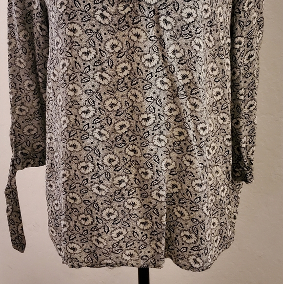 Adrienne Vittadini Black And White Floral Blouse - Picture 4 of 9